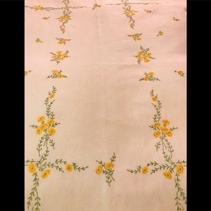 Tablecloth vintage Linen daisy homemade needlepoint